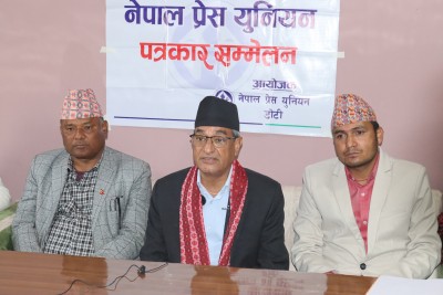  गणतन्त्रको विकल्प राजतन्त्र हुनै सक्दैन : गृहमन्त्री लेखक 